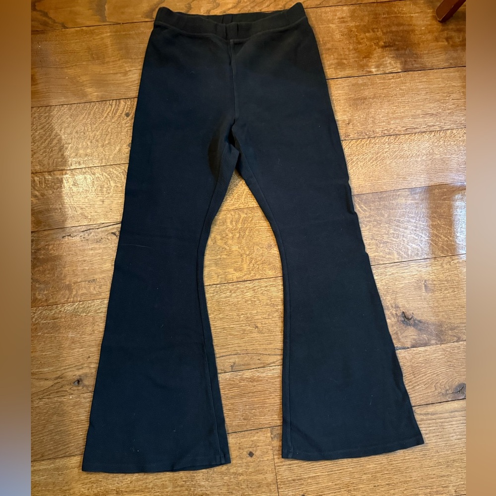 Offline Women’s Black Textured Flared Leggings.